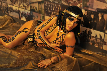 Weibsbilder by Claudia Häußer